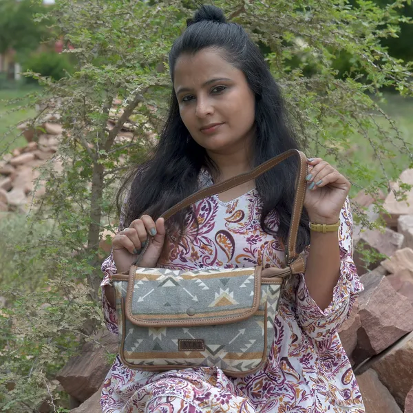 Flap_Wristlet_Bag