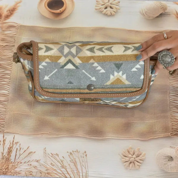 Flap_Wristlet_Bag