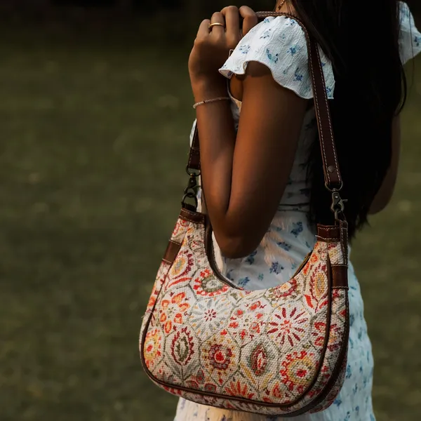 Lijok_Wristlet_Bag