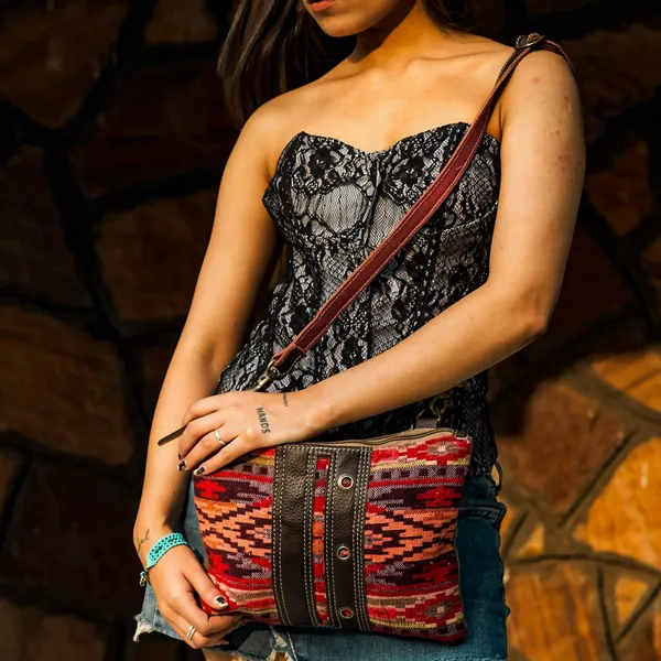 Livo_Wristlet_Bag