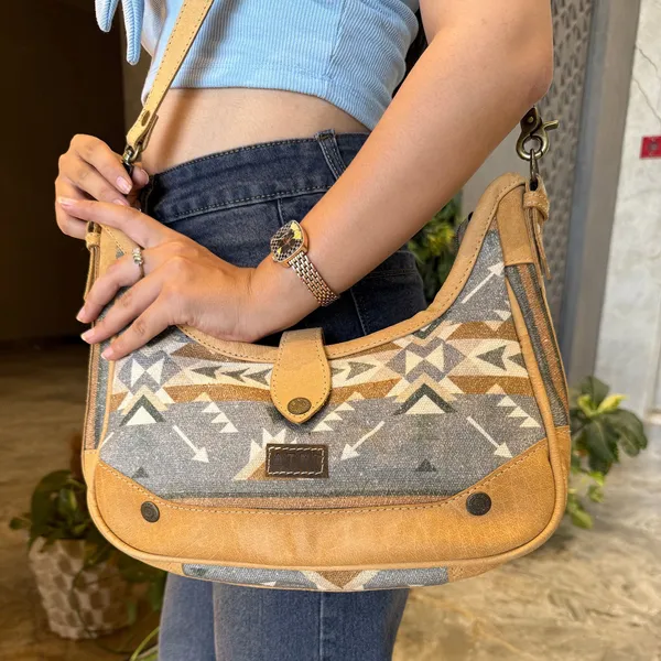 Aero_Wristlet_Bag