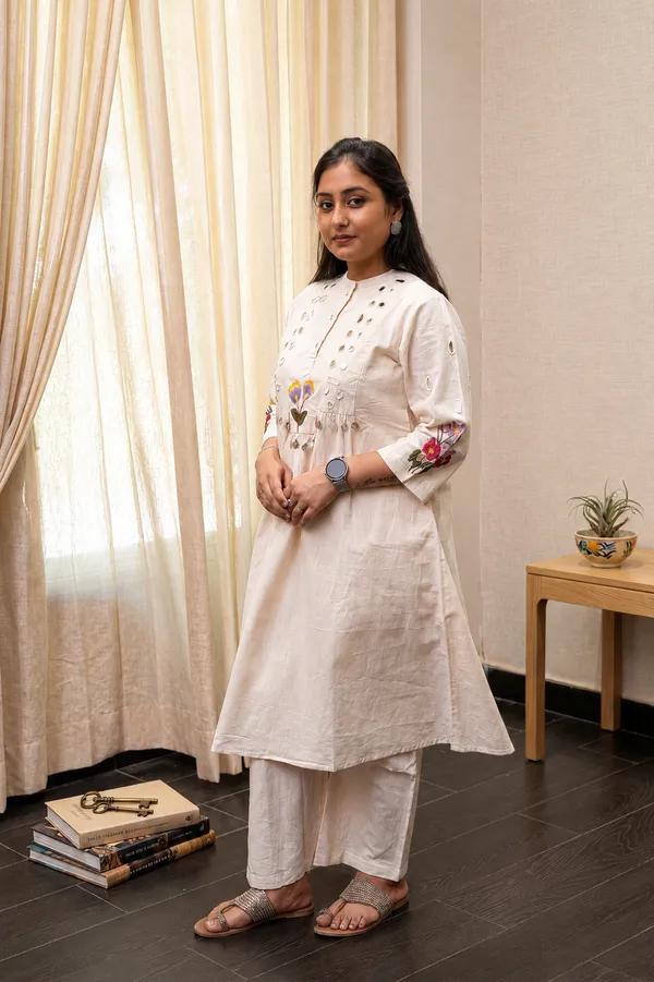 Off-White_Mirror_Work_&_Floral_Embroidered_2-Piece_Cotton_Co-ord_Set