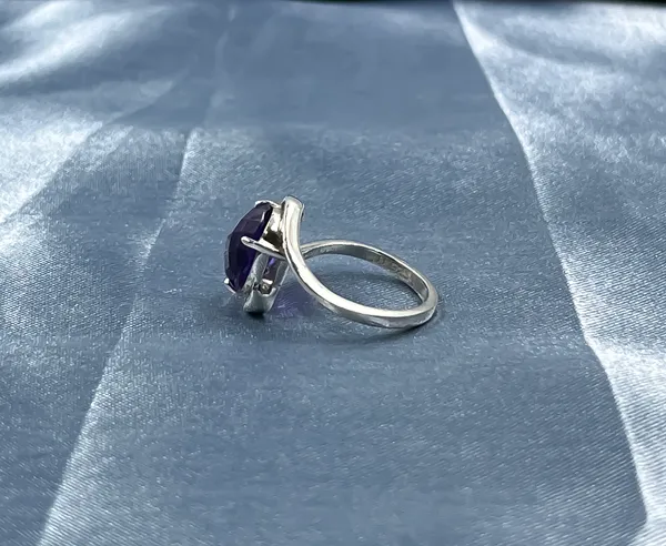 Natural_Amethyst_Ring,_925_Sterling_Silver,_Minimalist_Purple_Gemstone,_Handmade_Birthstone_Jewelry_Gift_for_Mom