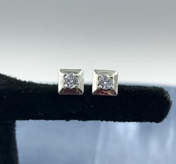 925_Sterling_Silver_Stud_Earrings,_Cubic_Zirconia_Diamond_Look,_4mm_Minimalist_Everyday_Minimalist_Handmade_Jewelry