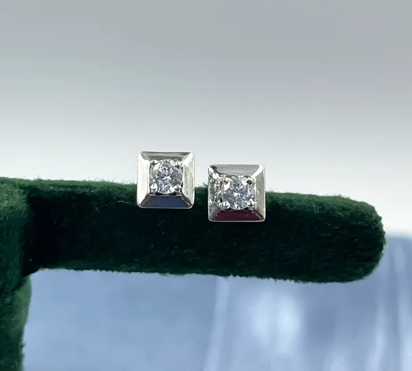 925_Sterling_Silver_Stud_Earrings,_Cubic_Zirconia_Diamond_Look,_4mm_Minimalist_Everyday_Minimalist_Handmade_Jewelry