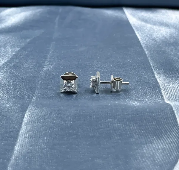 925_Sterling_Silver_Stud_Earrings,_Cubic_Zirconia_Diamond_Look,_4mm_Minimalist_Everyday_Minimalist_Handmade_Jewelry
