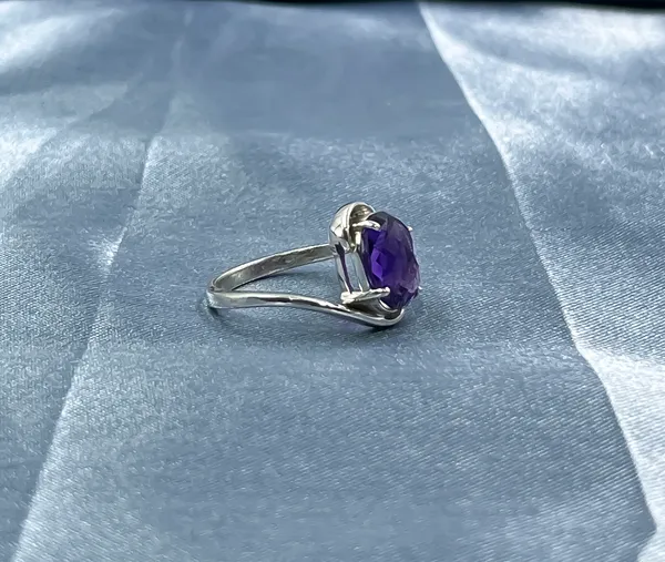 Natural_Amethyst_Ring,_925_Sterling_Silver,_Minimalist_Purple_Gemstone,_Handmade_Birthstone_Jewelry_Gift_for_Mom