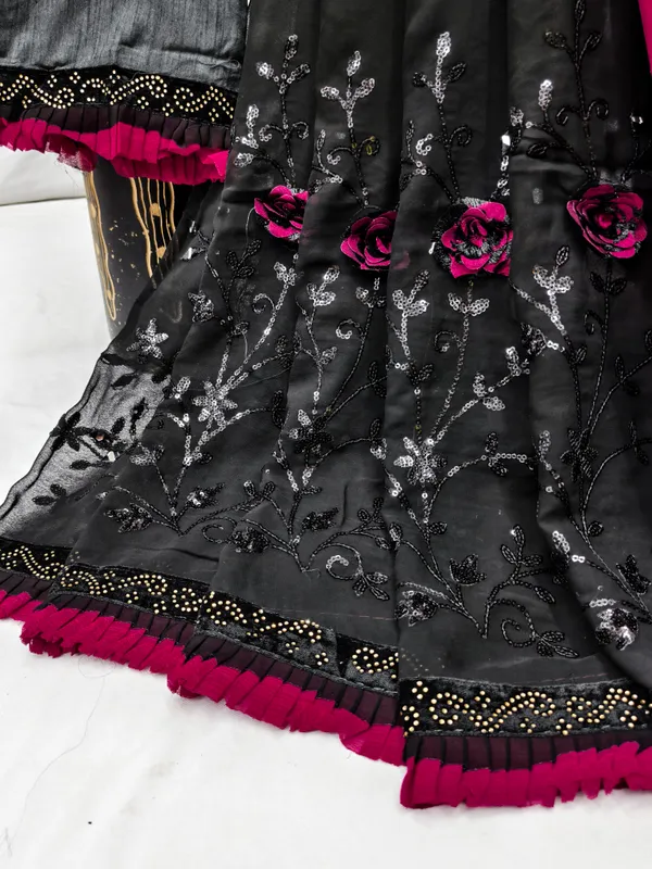 DUDEBERRY_K_DESIGNER_AAPKE_LIYE_LAYE_HE_NEW_TREND_DESIGN_SAREES_JISHME_BORDER_PURA_DAIMOND(ZARKHAND)_KIYA_GAYA_HE.SAREES_KO_AAP_KOI_BHI_FUNCTION,PARTY,MARRIAGE_ME_PAHEN_SAKTE_HO.