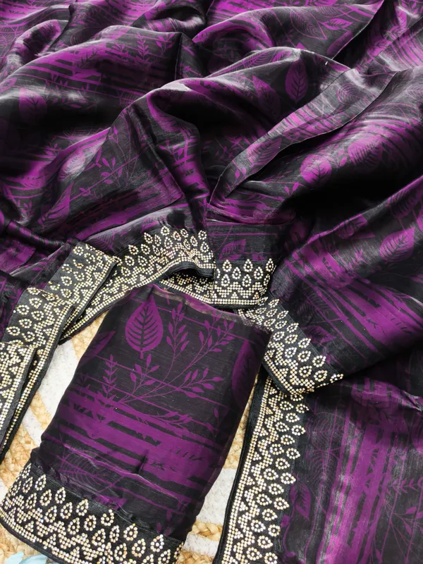 DUDEBERRY_K_DESIGNER_AAPKE_LIYE_LAYE_HE_NEW_TREND_DESIGN_SAREES_JISHME_BORDER_PURA_DAIMOND(ZARKHAND)_KIYA_GAYA_HE.SAREES_KO_AAP_KOI_BHI_FUNCTION,PARTY,MARRIAGE_ME_PAHEN_SAKTE_HO.
