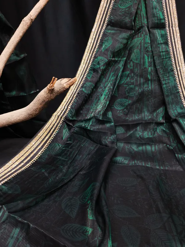 DUDEBERRY_K_DESIGNER_AAPKE_LIYE_LAYE_HE_NEW_TREND_DESIGN_SAREES_JISHME_BORDER_PURA_DAIMOND(ZARKHAND)_KIYA_GAYA_HE.SAREES_KO_AAP_KOI_BHI_FUNCTION,PARTY,MARRIAGE_ME_PAHEN_SAKTE_HO.