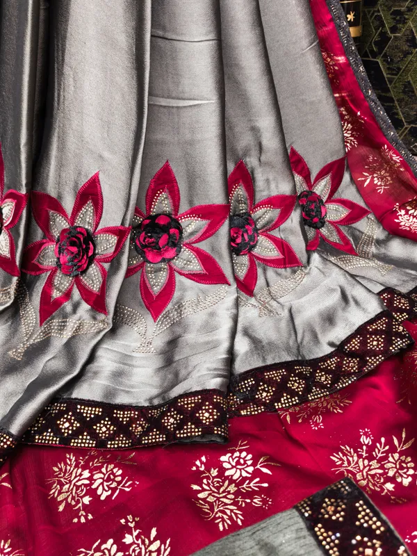 DUDEBERRY_K_DESIGNER_AAPKE_LIYE_LAYE_HE_NEW_TREND_DESIGN_SAREES_JISHME_BORDER_PURA_DAIMOND(ZARKHAND)_KIYA_GAYA_HE.SAREES_KO_AAP_KOI_BHI_FUNCTION,PARTY,MARRIAGE_ME_PAHEN_SAKTE_HO.