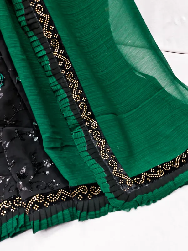 DUDEBERRY_K_DESIGNER_AAPKE_LIYE_LAYE_HE_NEW_TREND_DESIGN_SAREES_JISHME_BORDER_PURA_DAIMOND(ZARKHAND)_KIYA_GAYA_HE.SAREES_KO_AAP_KOI_BHI_FUNCTION,PARTY,MARRIAGE_ME_PAHEN_SAKTE_HO.