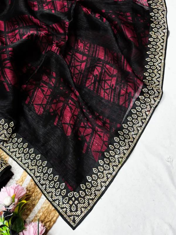 DUDEBERRY_K_DESIGNER_AAPKE_LIYE_LAYE_HE_NEW_TREND_DESIGN_SAREES_JISHME_BORDER_PURA_DAIMOND(ZARKHAND)_KIYA_GAYA_HE.SAREES_KO_AAP_KOI_BHI_FUNCTION,PARTY,MARRIAGE_ME_PAHEN_SAKTE_HO.