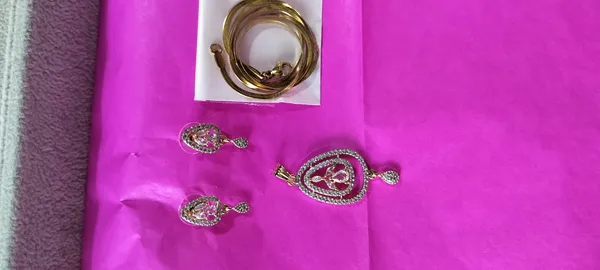 Golden_Antique_Finish_Pendant_Set_With_Earrings_For_Women