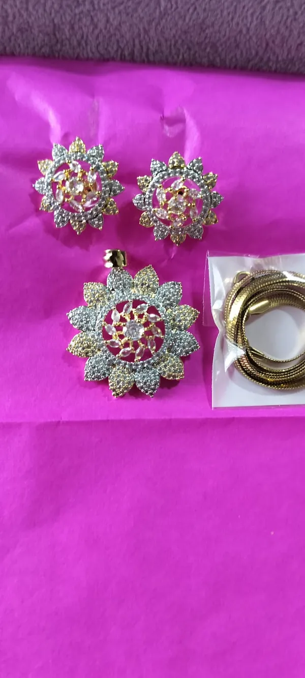 Golden_Ruby_Floral_Stud_Earrings_And_Pendant_Set