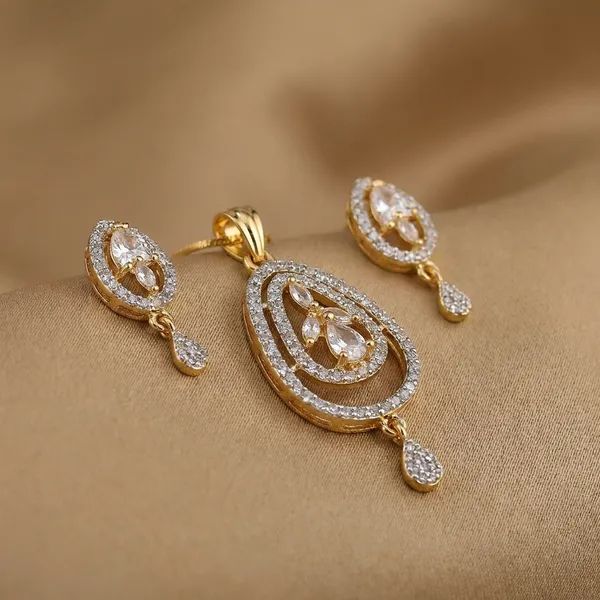 Golden_Antique_Finish_Pendant_Set_With_Earrings_For_Women