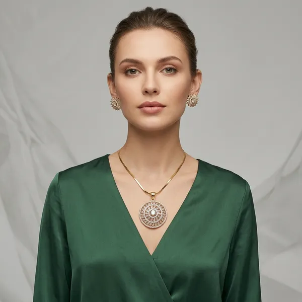 Gold_Plated_Crystal_Studded_Pendant_Set_With_Chain