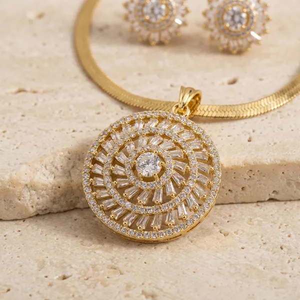 Gold_Plated_Crystal_Studded_Pendant_Set_With_Chain