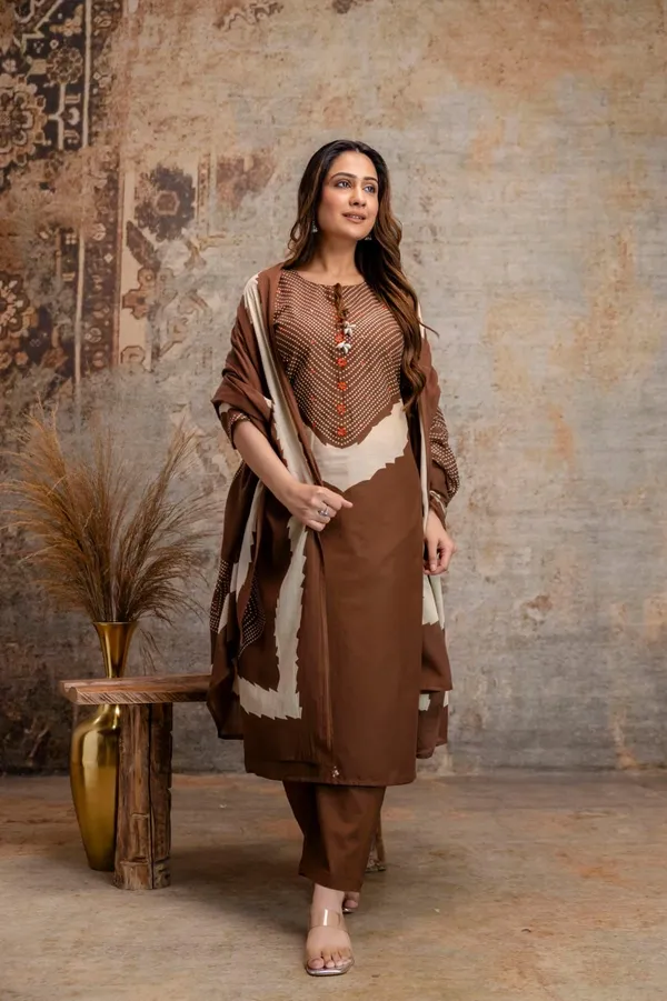 Brown_Cotton_Geometric_Print_Straight_Kurta_Set_With_Dupatta_For_Women
