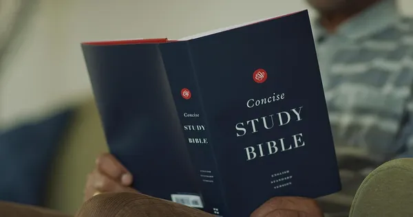 Esv_Concise_Study_Bible_Tm