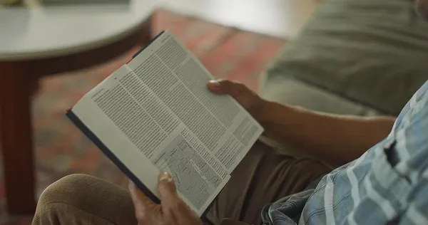 Esv_Concise_Study_Bible_Tm
