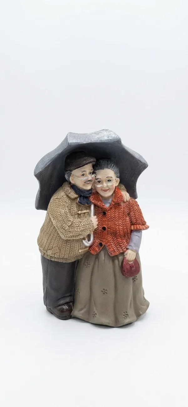 Multicolor_Enderly_Couple_Grand_Parents_Statue_Figurine