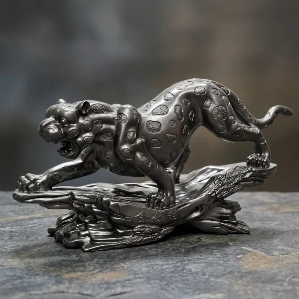 Silver_And_Black__Panther_Animal_Sculpture_Figurine
