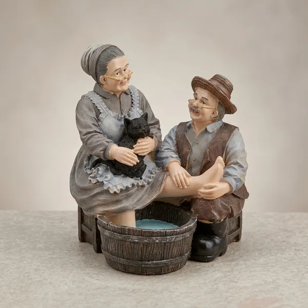 Multicolor_Enderly_Couple_Grand_Parents_Statue_Figurine