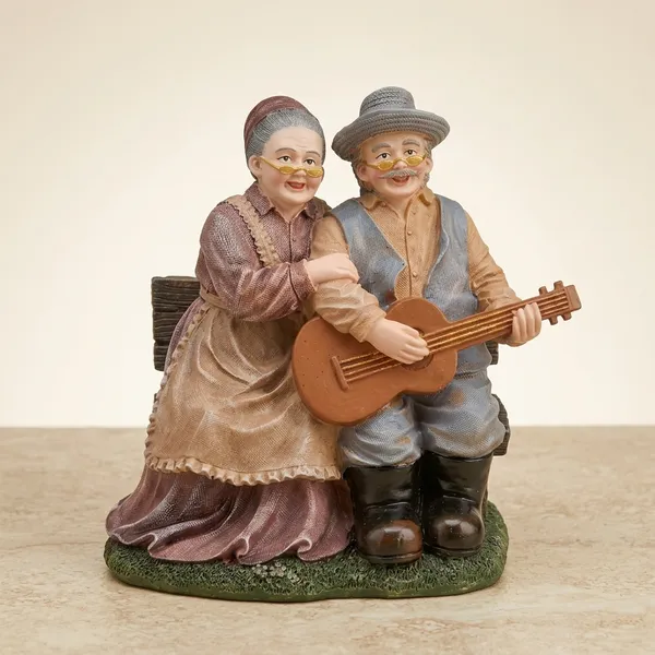 Multicolor_Enderly_Couple_Grand_Parents_Statue_Figurine