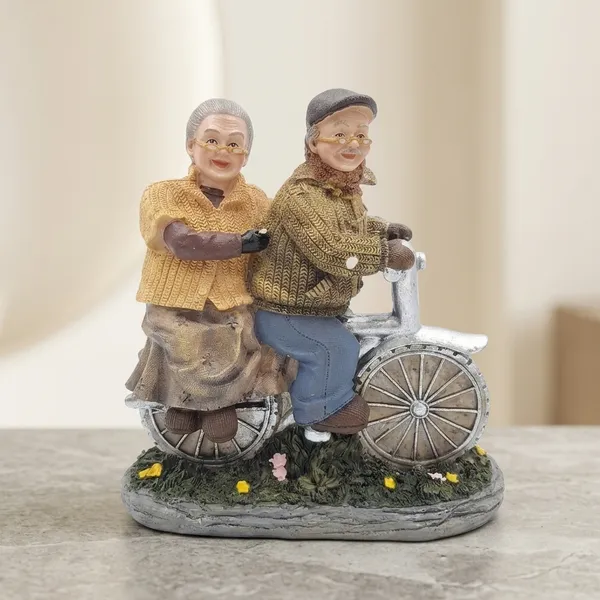 Multicolor_Enderly_Couple_Figurine_Grand_Parents_Statue