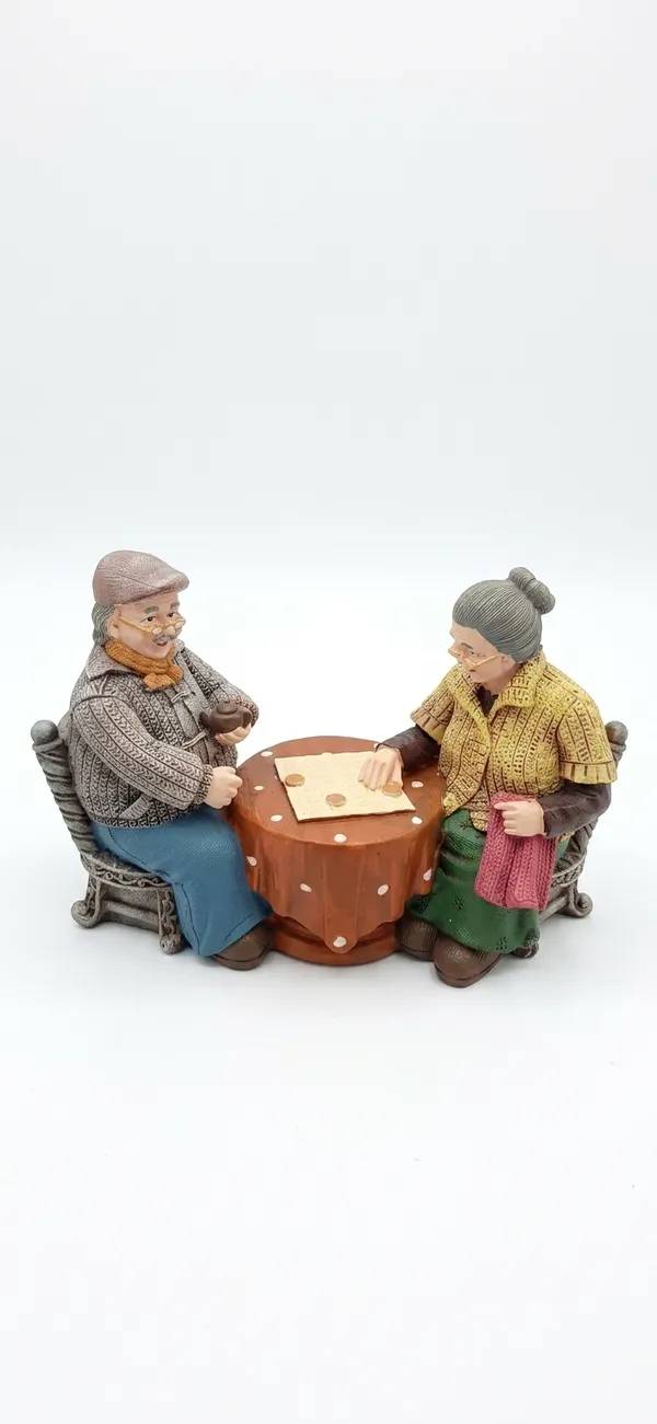 Multicolor_Enderly_Couple_Grand_Parents_Statue_Figurine