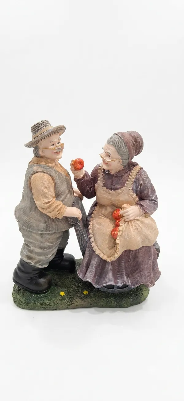 Multicolor_Enderly_Couple_Grand_Parents_Statue_Figurine