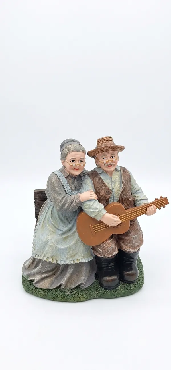 Multicolor_Enderly_Couple_Grand_Parents_Statue_Figurine