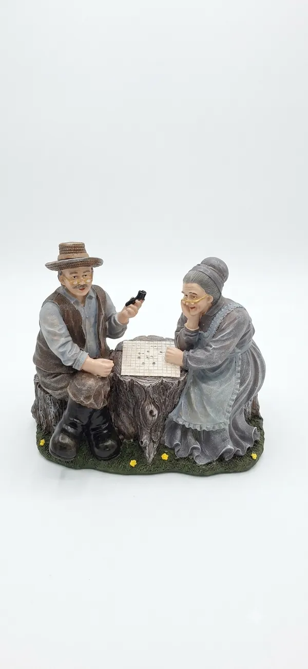 Multicolor_Enderly_Couple_Grand_Parents_Statue_Figurine