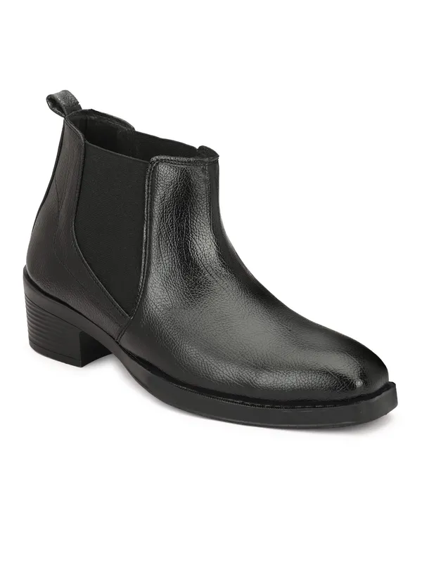 Black_Leather_Chelsea_Boots_With_Elastic_Side_Panels_For_Men