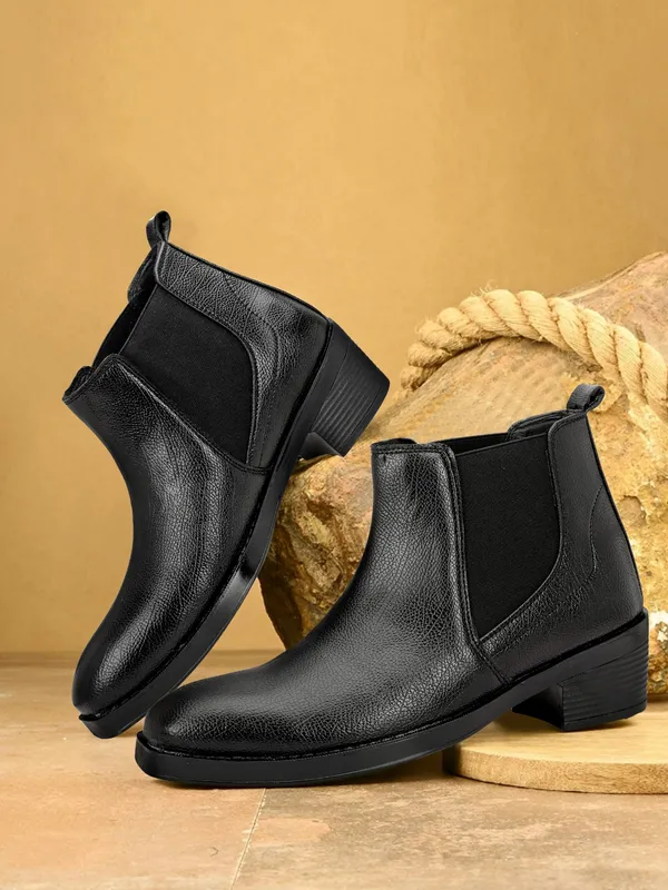Black_Leather_Chelsea_Boots_With_Elastic_Side_Panels_For_Men