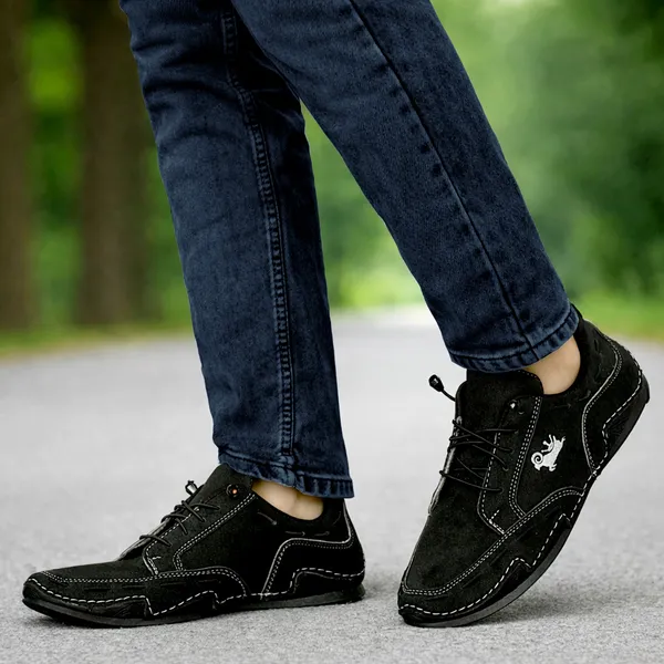 Black_Casual_Sneakers_With_White_Logo_Detail_For_Men