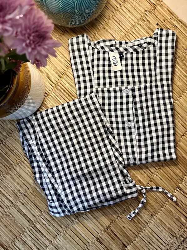 Black_and_white_gingham_checks_-_Night_suit