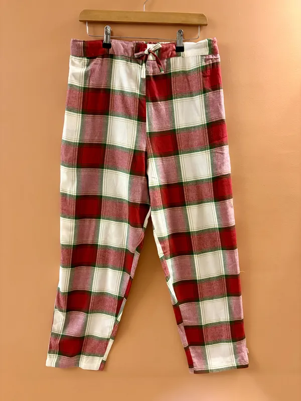 Red_and_white_checkered_night_pant