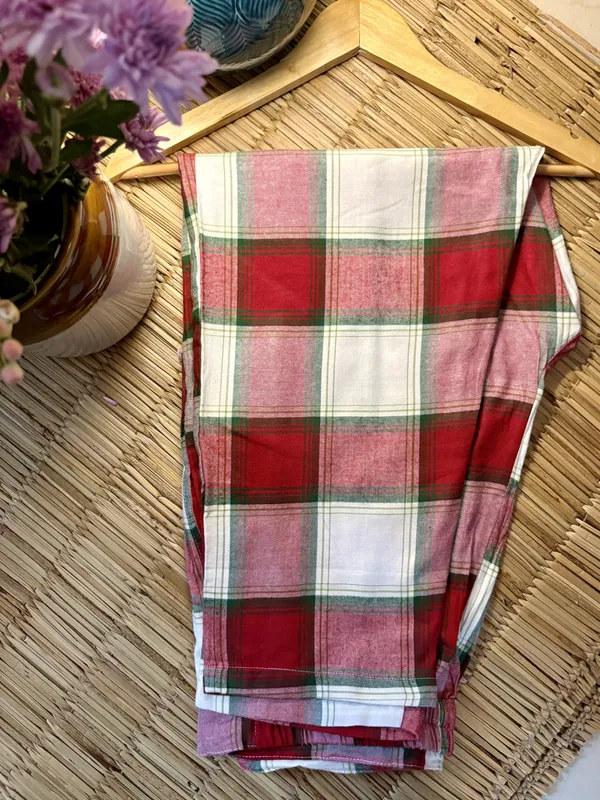 Red_and_white_checkered_night_pant