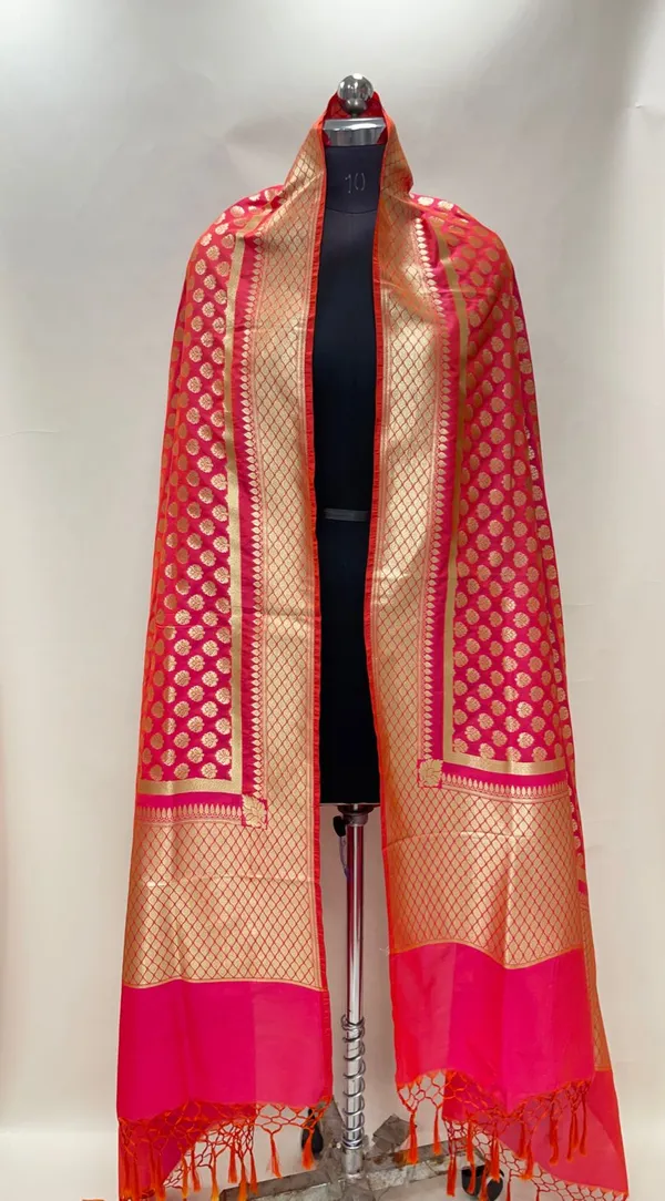 Humairah_Presents_Red_Semi_Katan_Silk_Alfi_Zari_Koniya_Floral_Booti_Banarasi_Dupatta