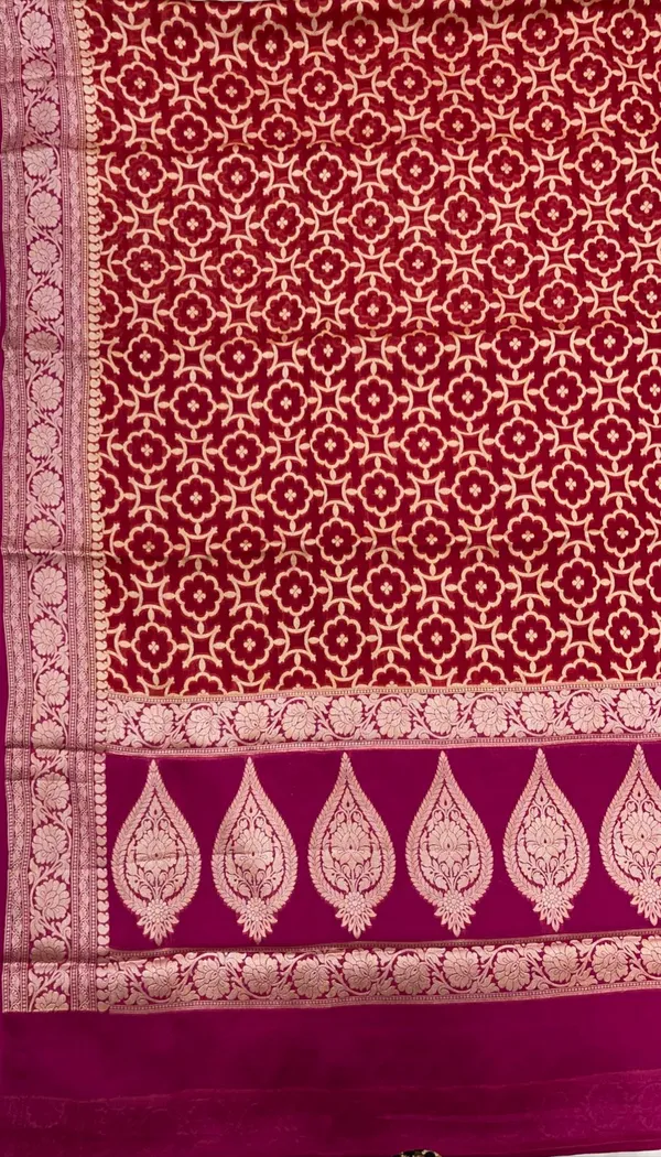 Humairah_Presents_Pure_Handloom_Maroon_Chiffon_Bandhej_Zari_Jaal_with_Contrast_Violet_Zari_Border_and_Magenta_Blouse