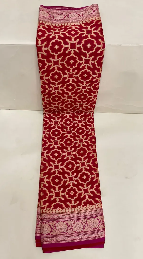 Humairah_Presents_Pure_Handloom_Maroon_Chiffon_Bandhej_Zari_Jaal_with_Contrast_Violet_Zari_Border_and_Magenta_Blouse