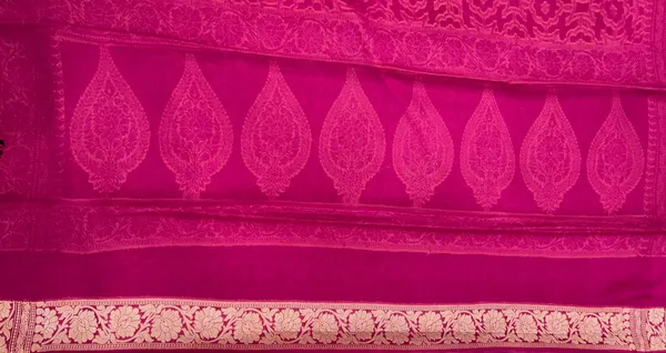 Humairah_Presents_Pure_Handloom_Maroon_Chiffon_Bandhej_Zari_Jaal_with_Contrast_Violet_Zari_Border_and_Magenta_Blouse
