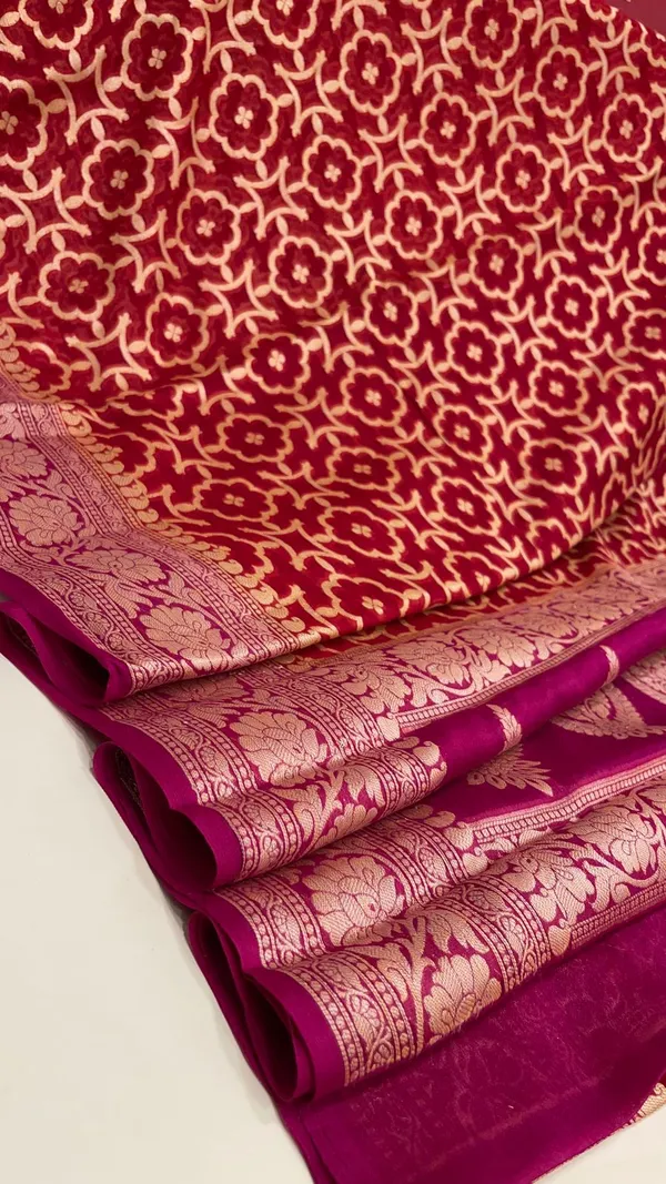 Humairah_Presents_Pure_Handloom_Maroon_Chiffon_Bandhej_Zari_Jaal_with_Contrast_Violet_Zari_Border_and_Magenta_Blouse
