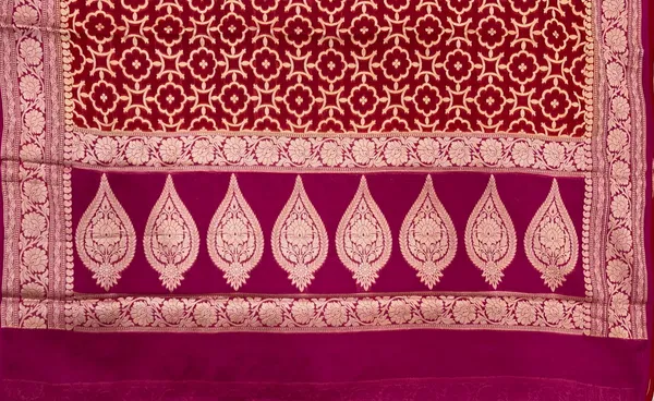 Humairah_Presents_Pure_Handloom_Maroon_Chiffon_Bandhej_Zari_Jaal_with_Contrast_Violet_Zari_Border_and_Magenta_Blouse