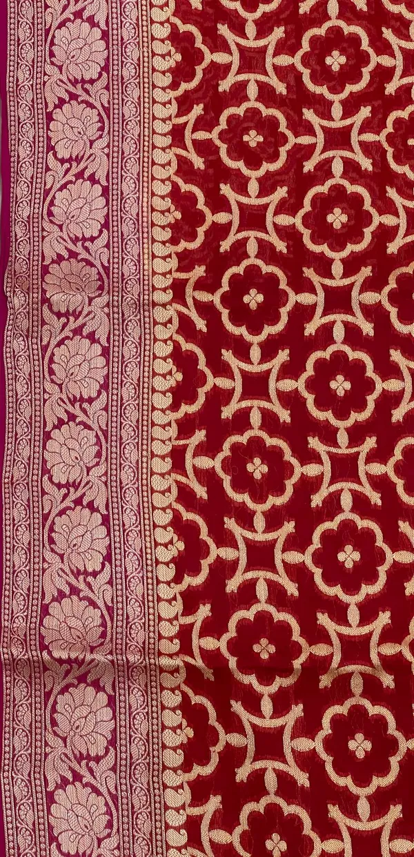 Humairah_Presents_Pure_Handloom_Maroon_Chiffon_Bandhej_Zari_Jaal_with_Contrast_Violet_Zari_Border_and_Magenta_Blouse