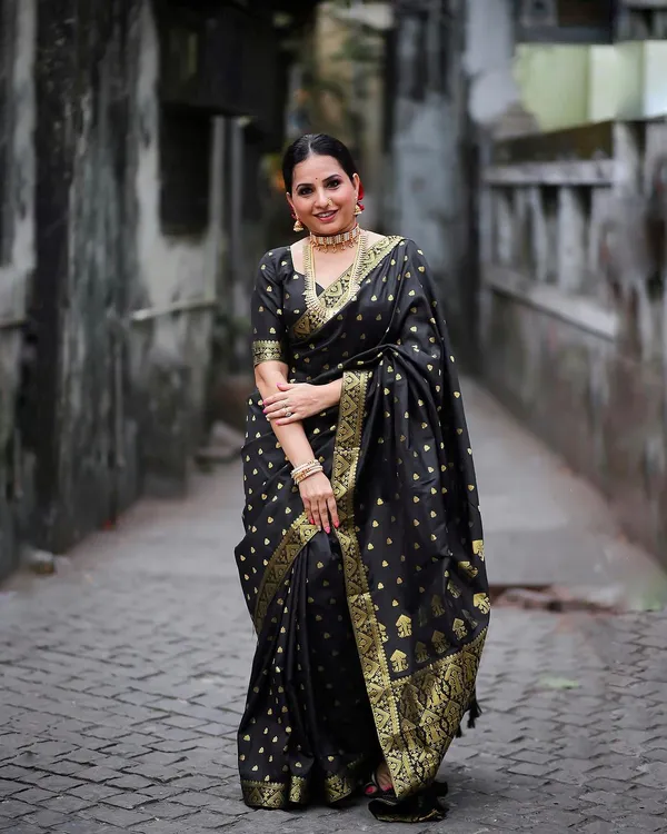 Black_Soft_Banarasi_Silk_Saree_With_Blouse_Piece_For_Women
