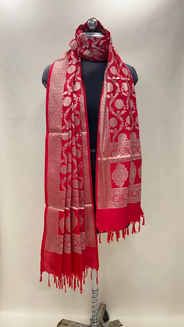 Humairah_Presents_Red_Semi_Katan_Silk_Tilfi_Zari_Jaal_Paisley_Boota_Banarasi_Dupatta