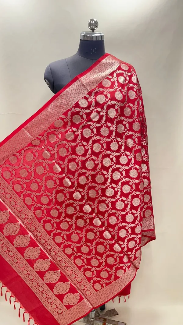 Humairah_Presents_Red_Semi_Katan_Silk_Tilfi_Zari_Jaal_Paisley_Boota_Banarasi_Dupatta
